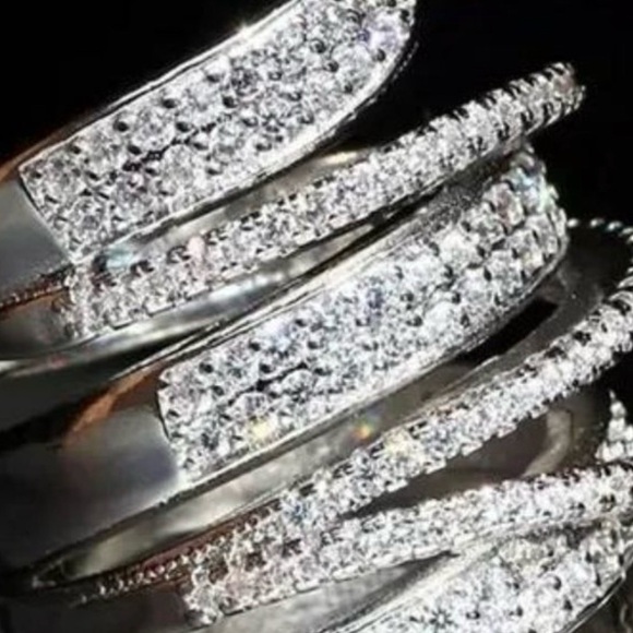 925 Silver and Crystal Spiral Ring ss 8 - Picture 2 of 4